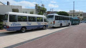 新しいスクールバスの写真