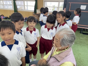 『真栄原公民館での交流会』の写真